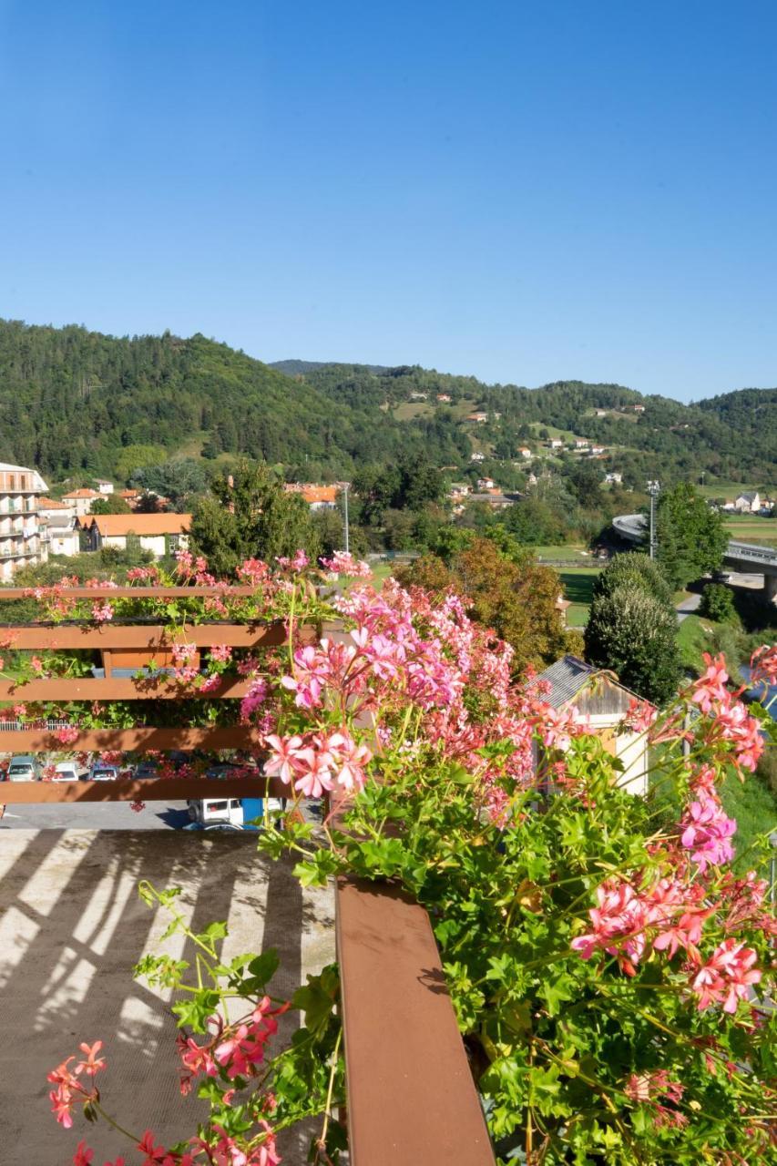 Miramonti Hotel Calizzano Exterior foto